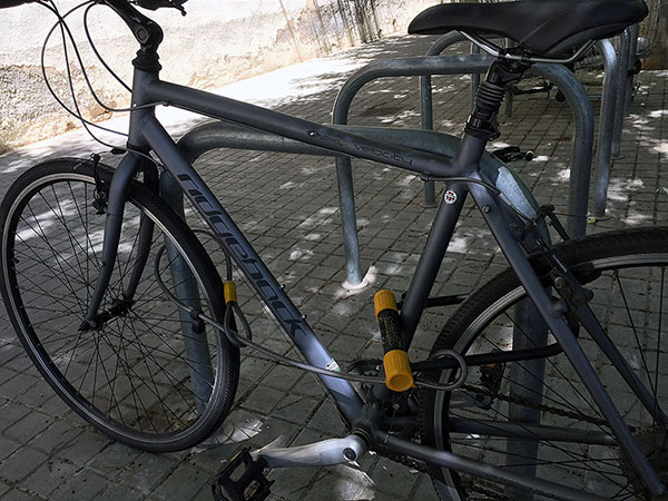 Два велозамка для защиты колёс и седла